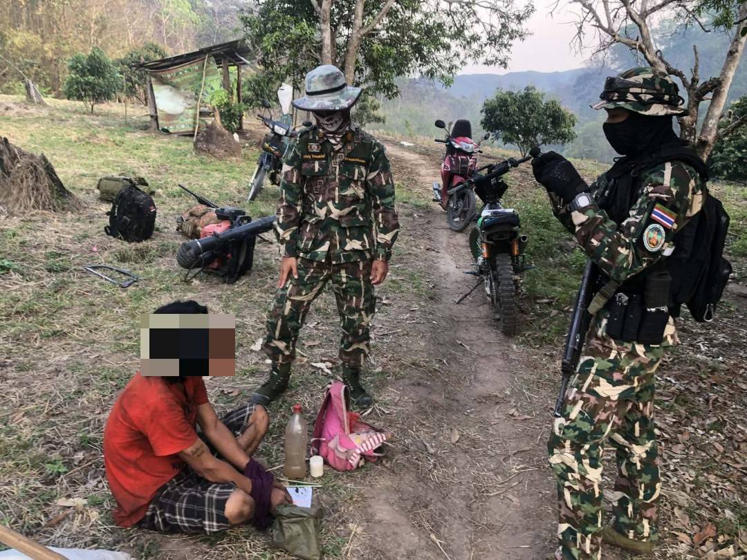 จังหวัดเชียงใหม่ จับกุมผู้ต้องหาลอบเผาป่า&ndash;ตัดไม้ในเขตอุทยานแห่งชาติผาแดง พร้อมยาเสพติด