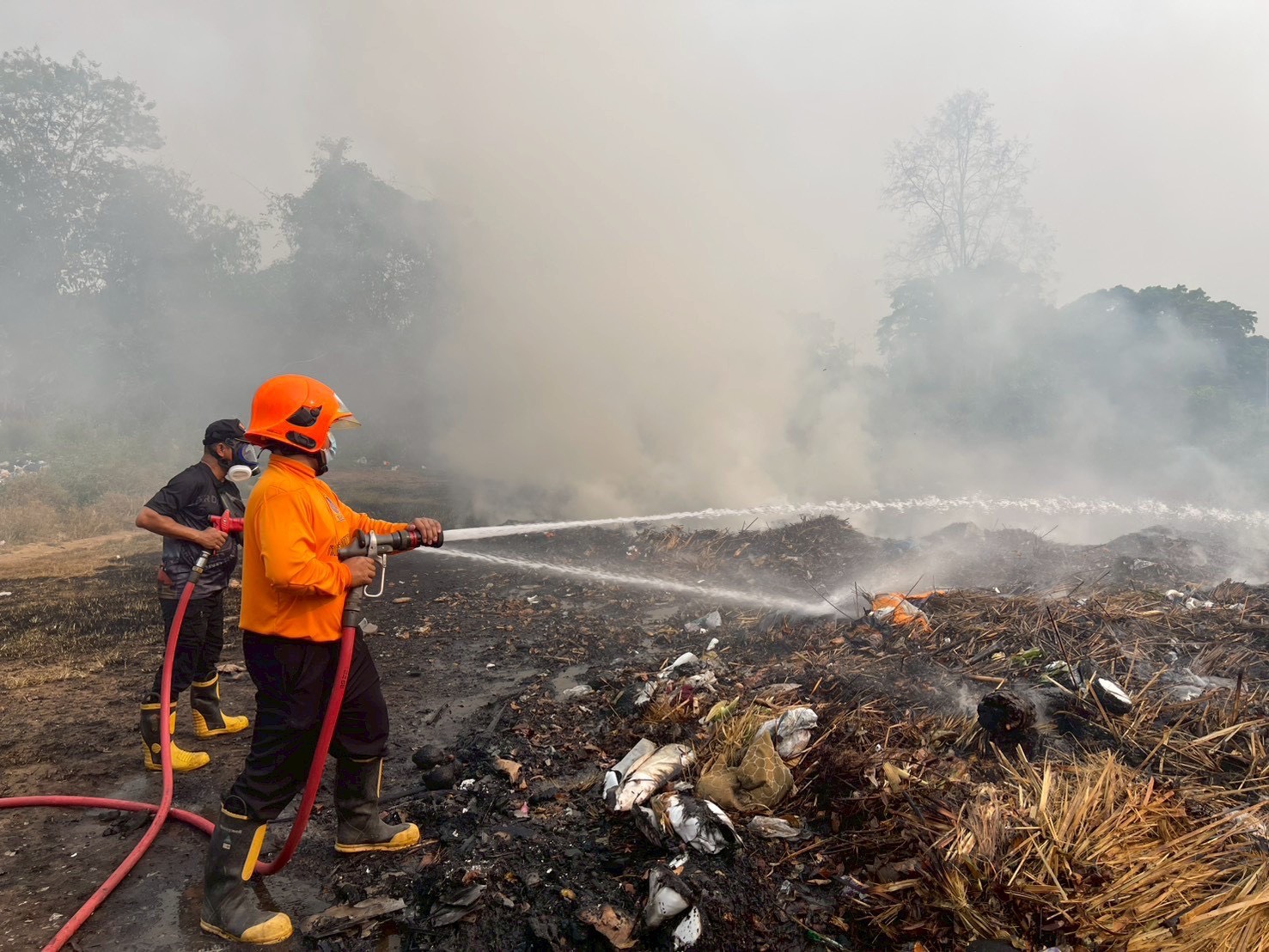 จังหวัดเชียงใหม่ ยังคงเดินหน้าป้องกันไฟป่า&ndash;ลดฝุ่น PM2.5 ลาดตระเวน พร้อมฉีดพ่นละอองน้ำสร้างความชุ่มชื้น