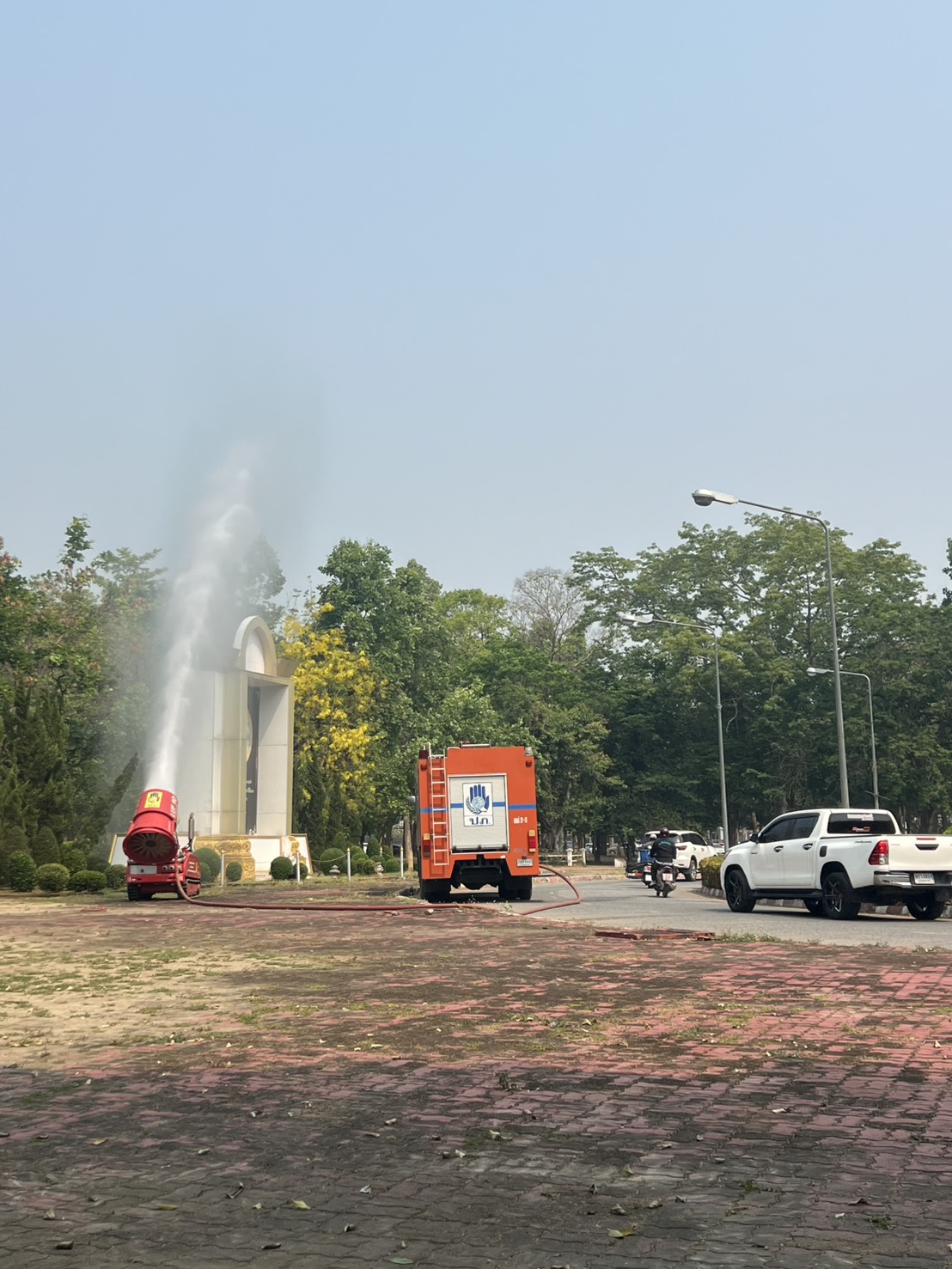 ปภ.เชียงใหม่ เดินหน้าสกัดไฟป่า&ndash;ฝุ่น PM2.5 ลาดตระเวนเข้มเหนือ-ใต้ ฉีดพ่นน้ำ 6 ชั่วโมงลดผลกระทบประชาชน