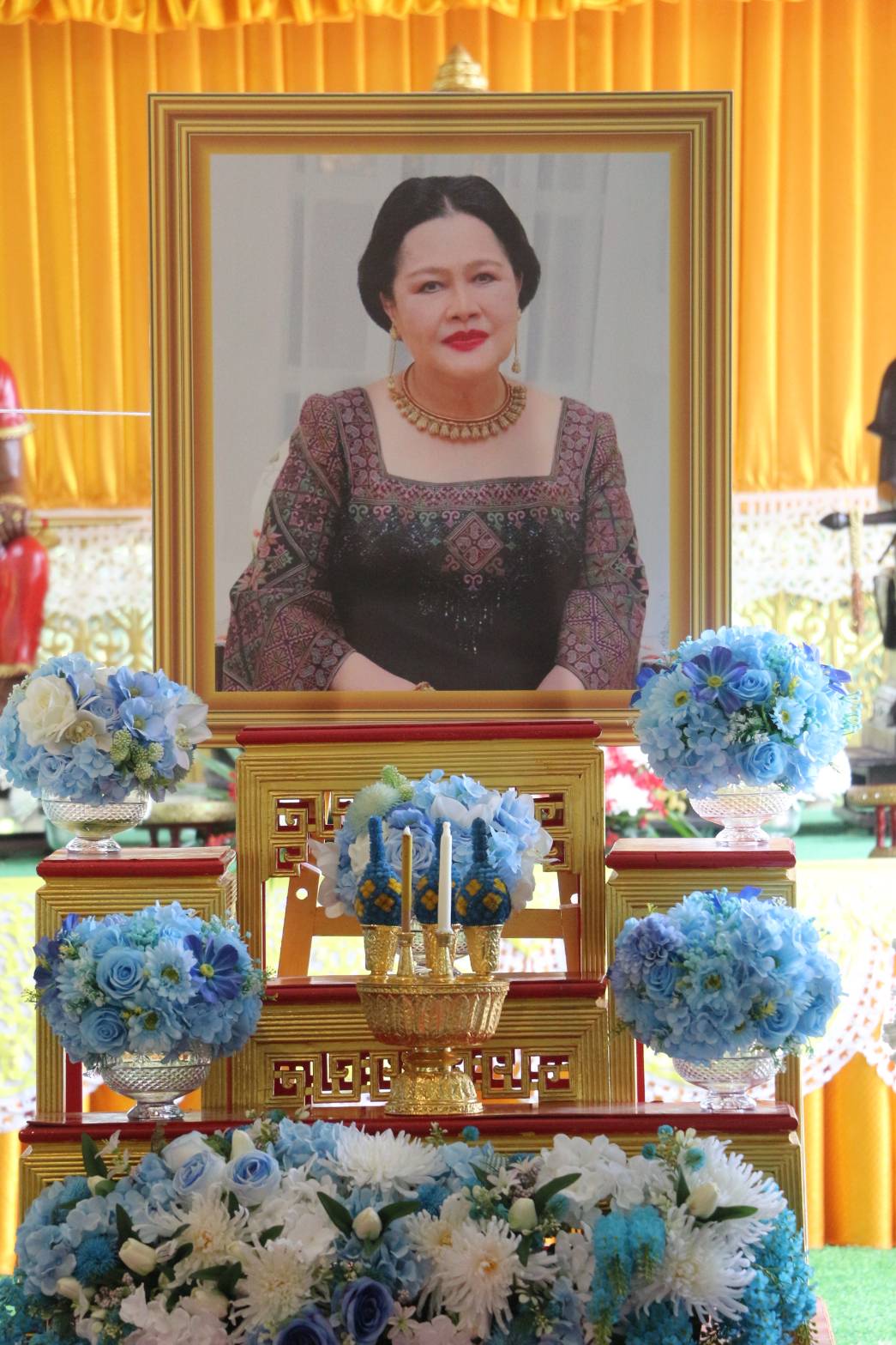 จังหวัดเชียงใหม่ จัดพิธีสวดพระพุทธมนต์ และเจริญจิตตภาวนา อุทิศถวายพระราชกุศลแด่สมเด็จพระนางเจ้าสิริกิติ์ พระบรมราชินีนาถ พระบรมราชชนนีพันปีหลวง ณ วัดพระธาตุดอยสุเทพราชวรวิหาร