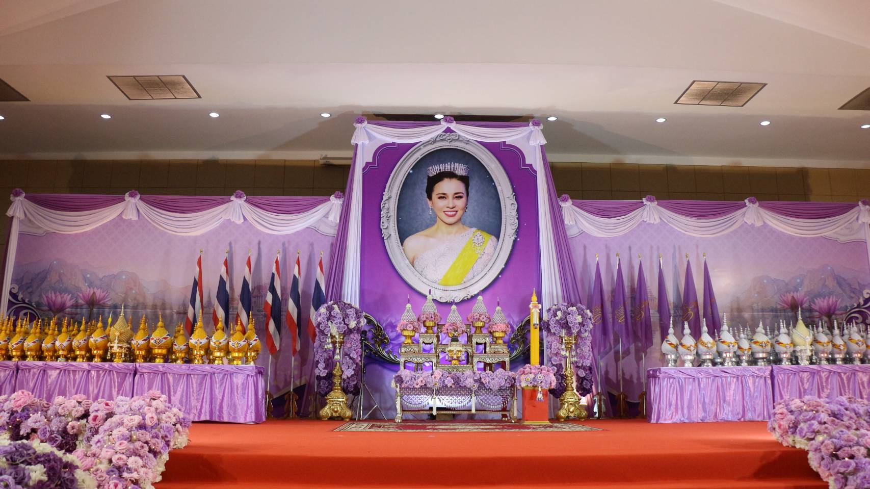 ผู้ว่าฯ เชียงใหม่ นำพสกนิกร ร่วมวางพานพุ่มและจุดเทียนถวายพระพรชัยมงคล เนื่องในโอกาสพระราชพิธีมหามงคลเฉลิมพระชนมพรรษา 4 รอบ สมเด็จพระนางเจ้าฯ พระบรมราชินี 3 มิถุนายน 2569