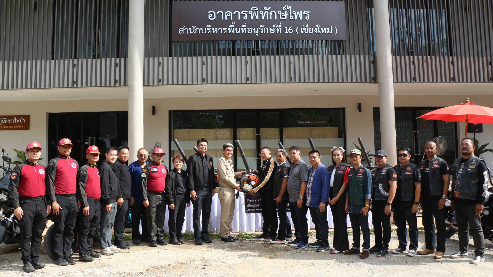 ผู้ว่าฯ เชียงใหม่ ขอบคุณภาคเอกชนและจิตอาสา ร่วมซ่อมเครื่องเป่าลม 41 เครื่อง สนับสนุนภารกิจป้องกันและควบคุมไฟป่า