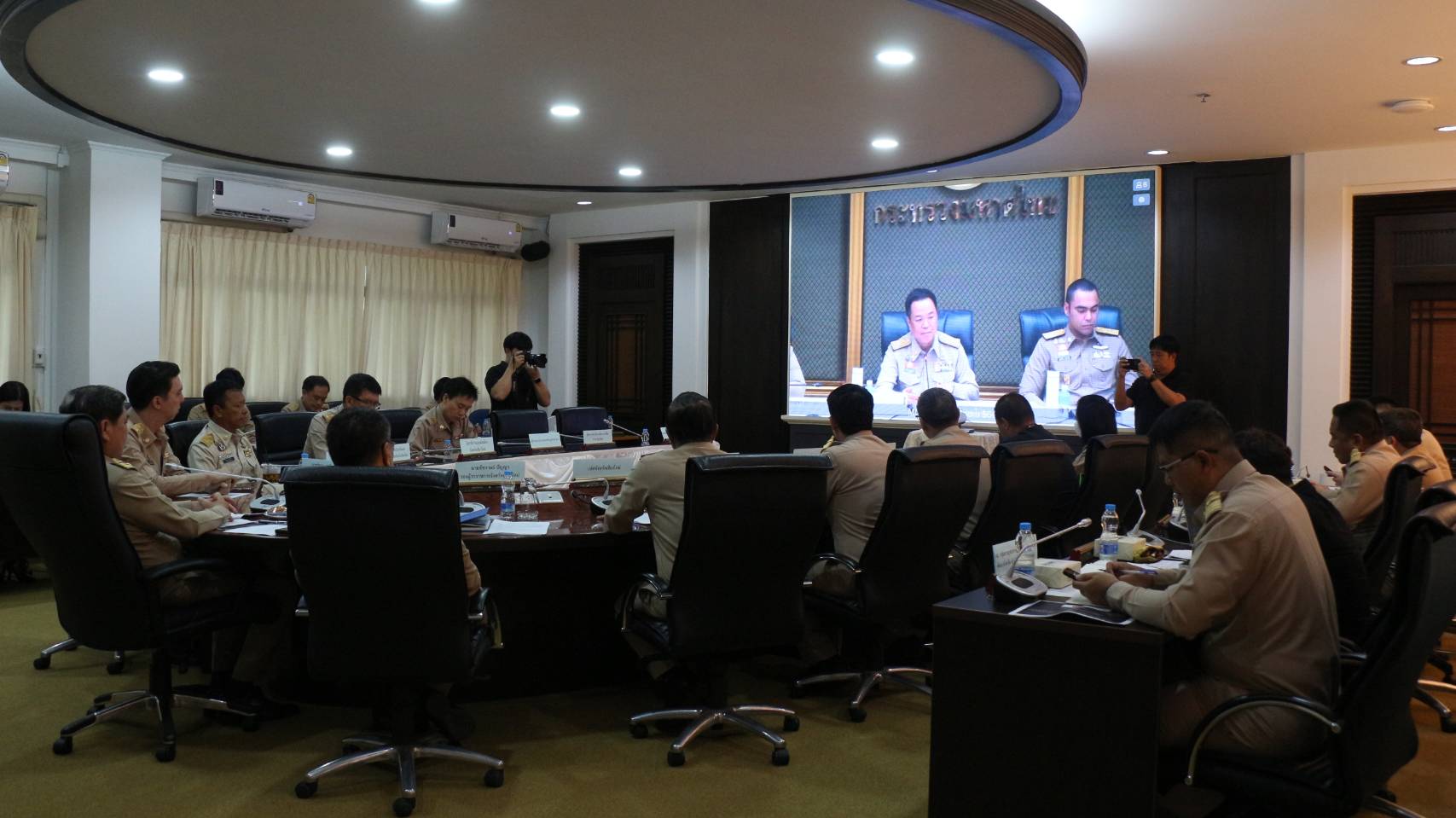 ผู้ว่าฯ เชียงใหม่ นำส่วนราชการรับมอบนโยบายสำคัญของกระทรวงมหาดไทย ขานรับนโยบาย &ldquo;Action 5 PLUS&rdquo; สู่การปฏิบัติการแก้ไขปัญหาเร่งด่วนเพื่อประชาชน