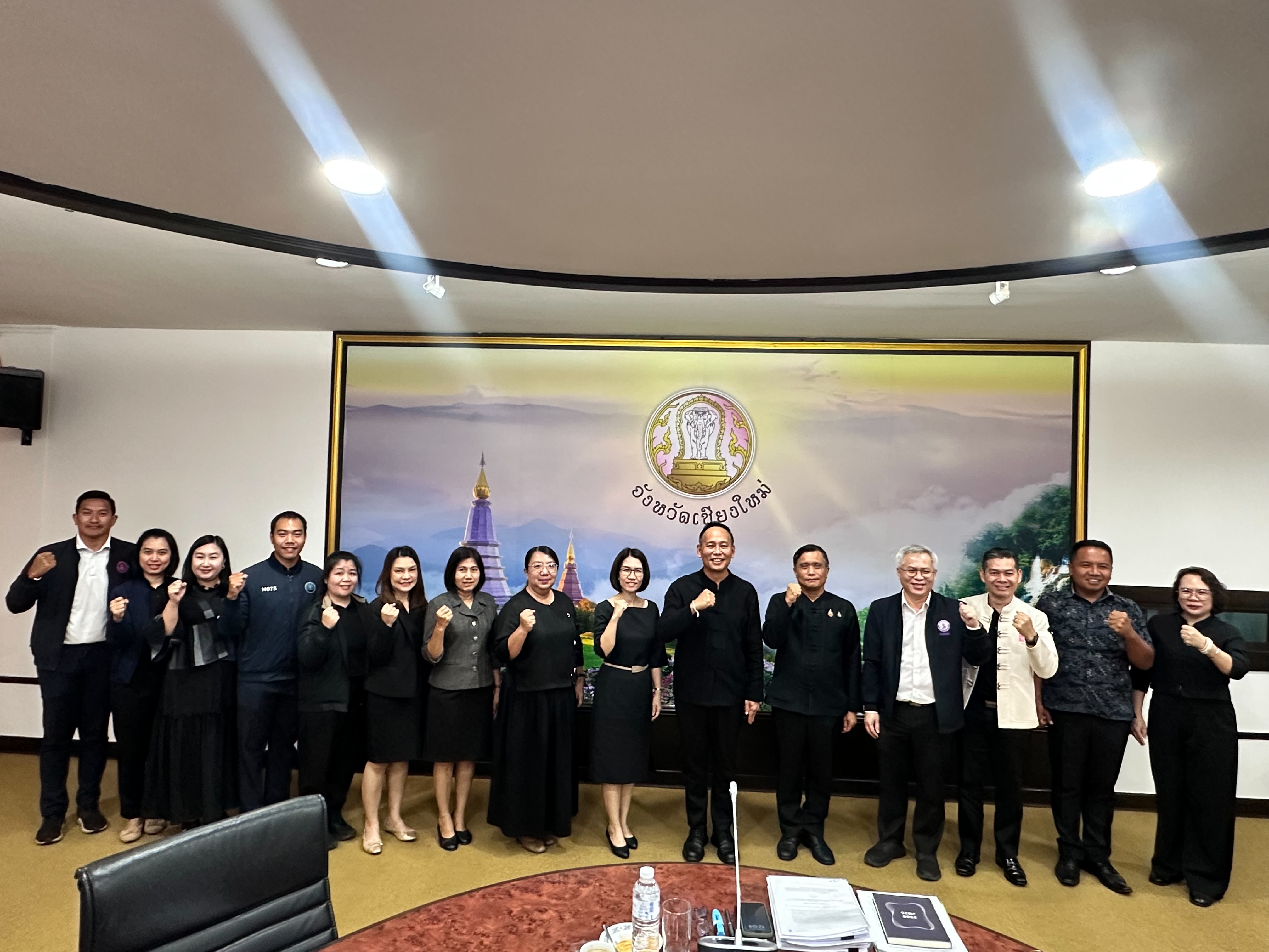จังหวัดเชียงใหม่ประชุมซักซ้อมความเข้าใจการดำเนินโครงการเศรษฐกิจชุมชน มุ่งยกระดับเศรษฐกิจฐานรากให้เข้มแข็งอย่างยั่งยืน .