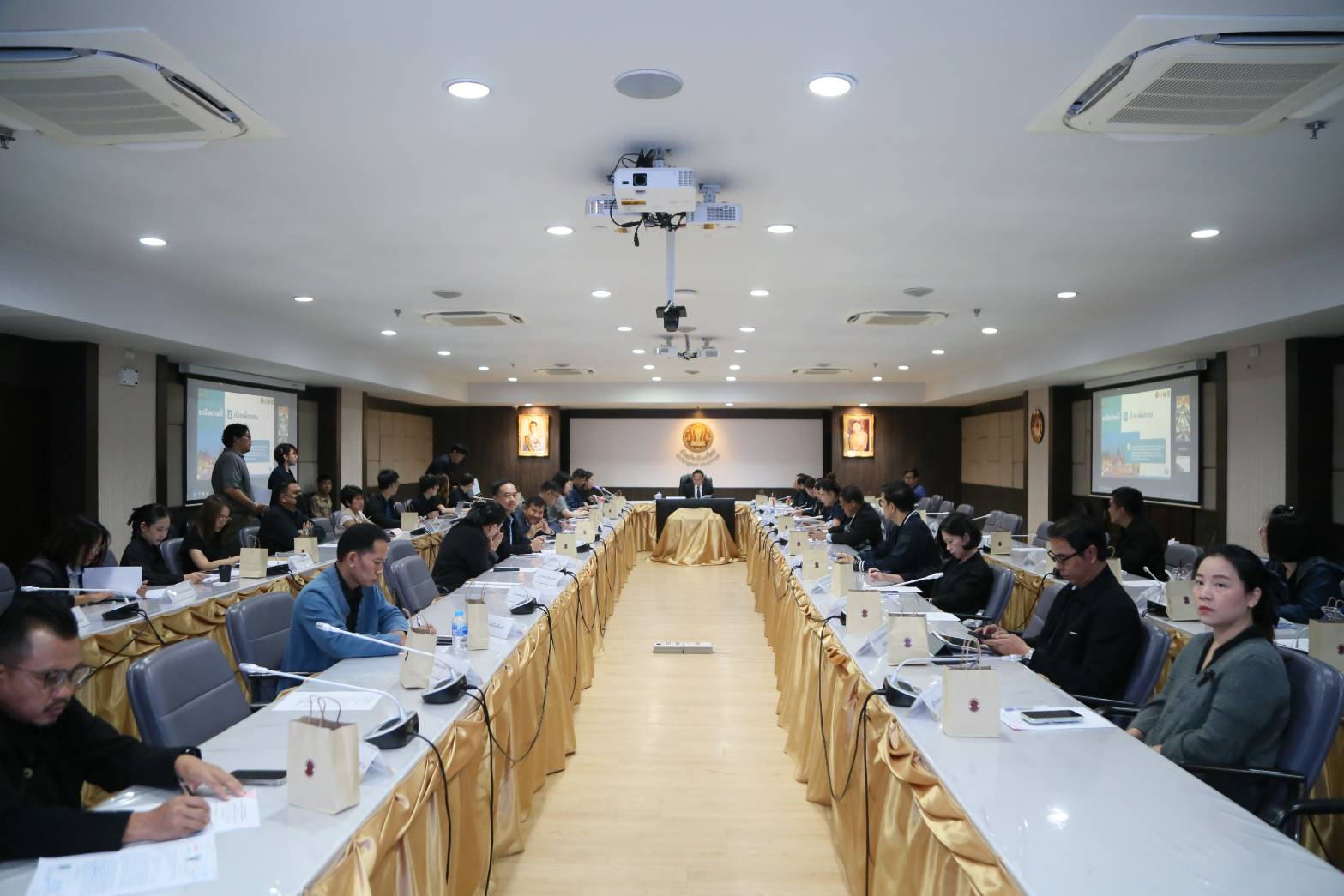 เชียงใหม่ นำกลุ่มจังหวัดภาคเหนือตอนบน 1 เปิดเวทีรับฟังความคิดเห็น ร่างแผนพัฒนา 10 ปี มุ่งยกระดับเศรษฐกิจและคุณภาพชีวิตอย่างยั่งยืน