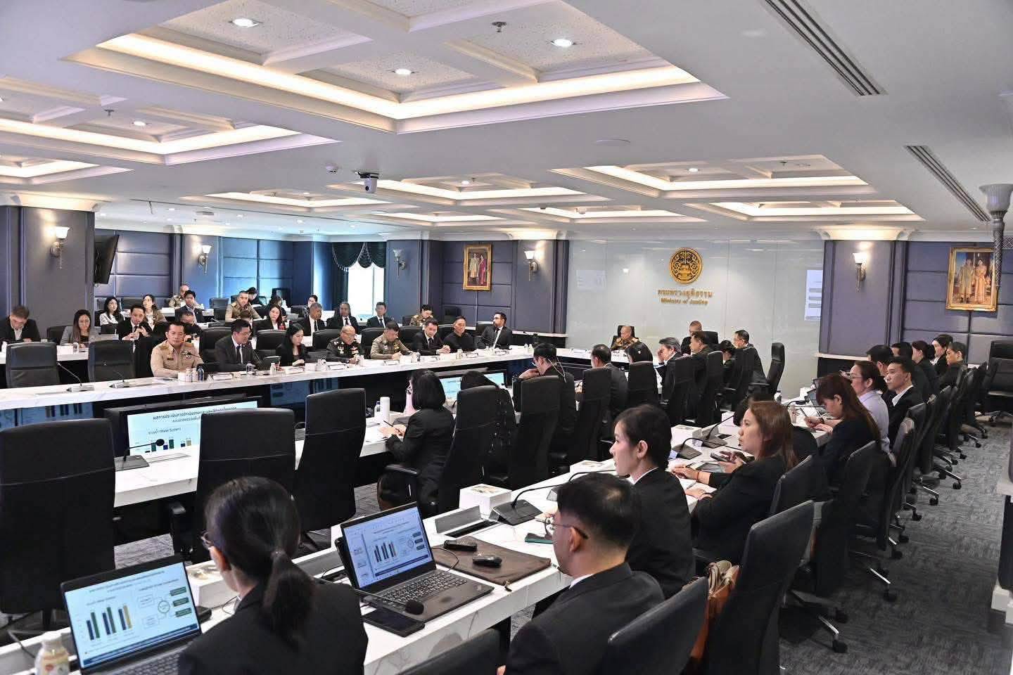 กระทรวงยุติธรรมประชุมขับเคลื่อนโครงการร้อยใจรักษ์ มุ่งแก้ปัญหายาเสพติดควบคู่พัฒนาคุณภาพชีวิต