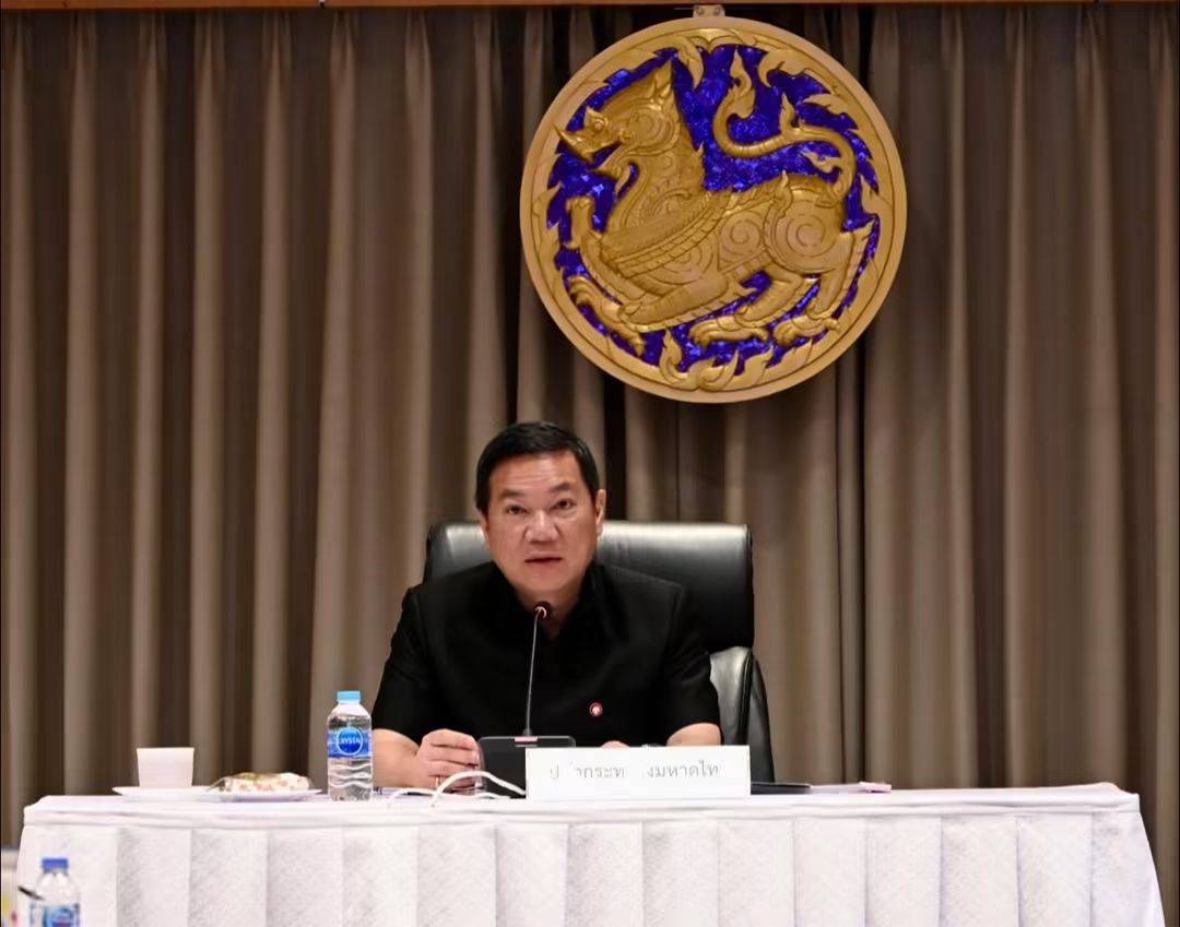 จังหวัดเชียงใหม่ร่วมประชุมซักซ้อมแนวทางจัดพิธีถวายดอกไม้จันทน์ภาคประชาชน เตรียมความพร้อมทุกพื้นที่ให้เป็นไปด้วยความเรียบร้อยและสมพระเกียรติ