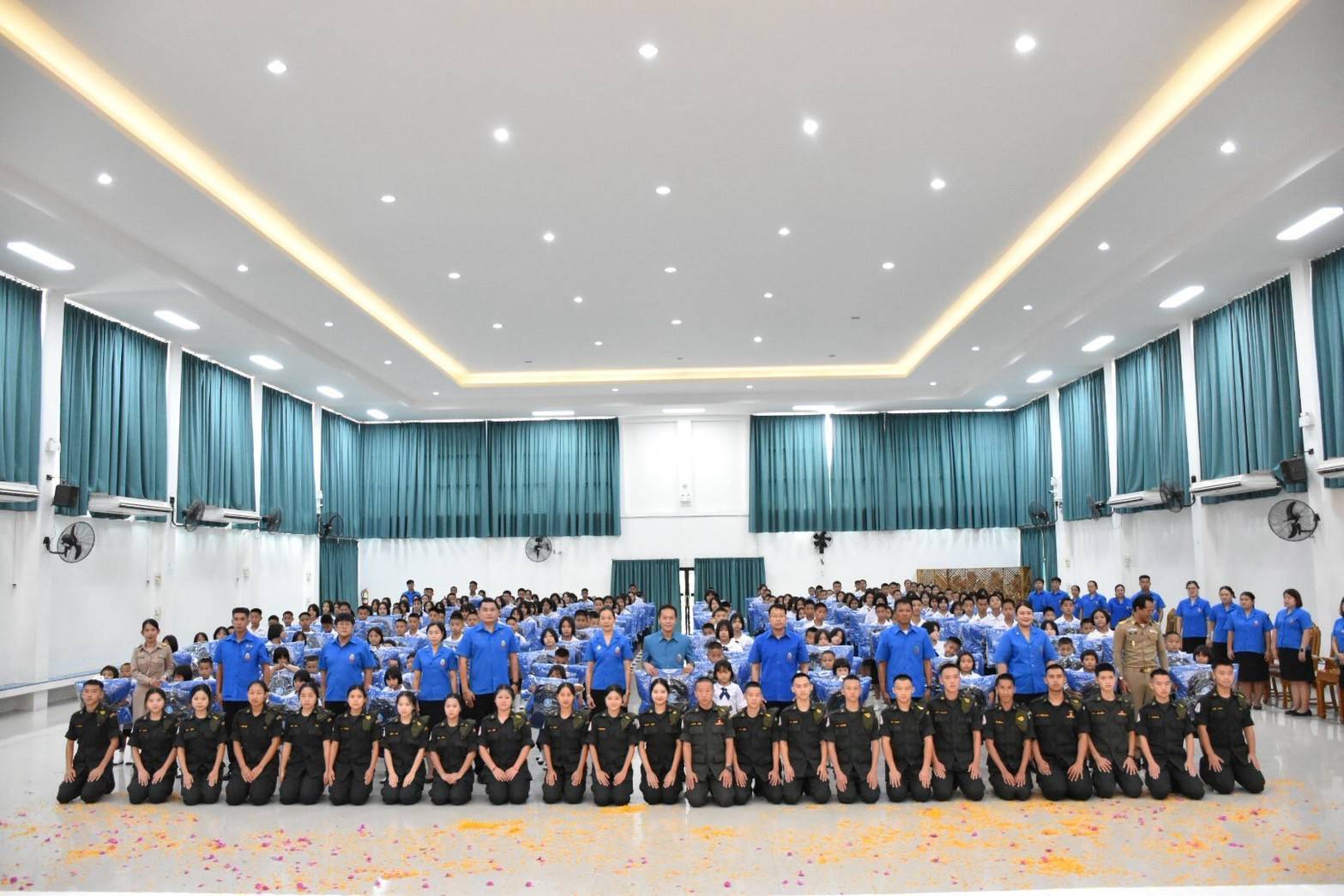 รองผู้ว่าฯ เชียงใหม่ เป็นประธานมอบสิ่งของพระราชทานแก่นักเรียนโรงเรียนราชประชานุเคราะห์ 60 ประจำปี 2569