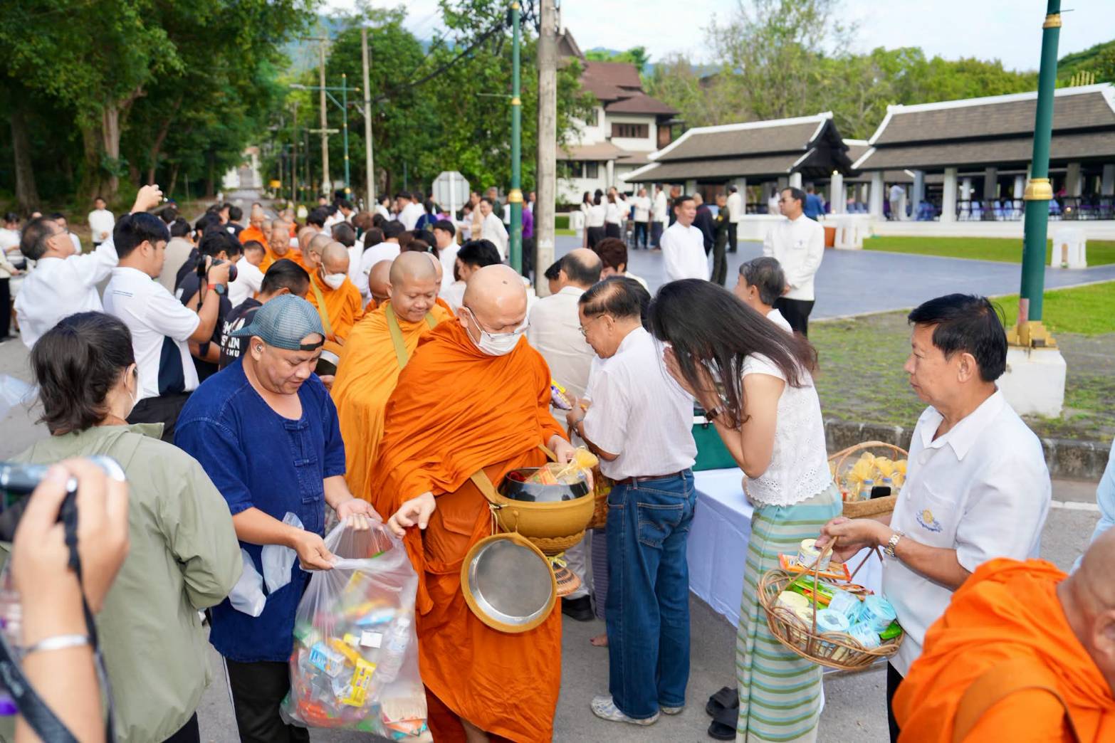 มช. จัดพิธีทำบุญตักบาตรเนื่องในวันเทโวโรหณะ ประจำปี 2569 สืบสานประเพณีทางพระพุทธศาสนา