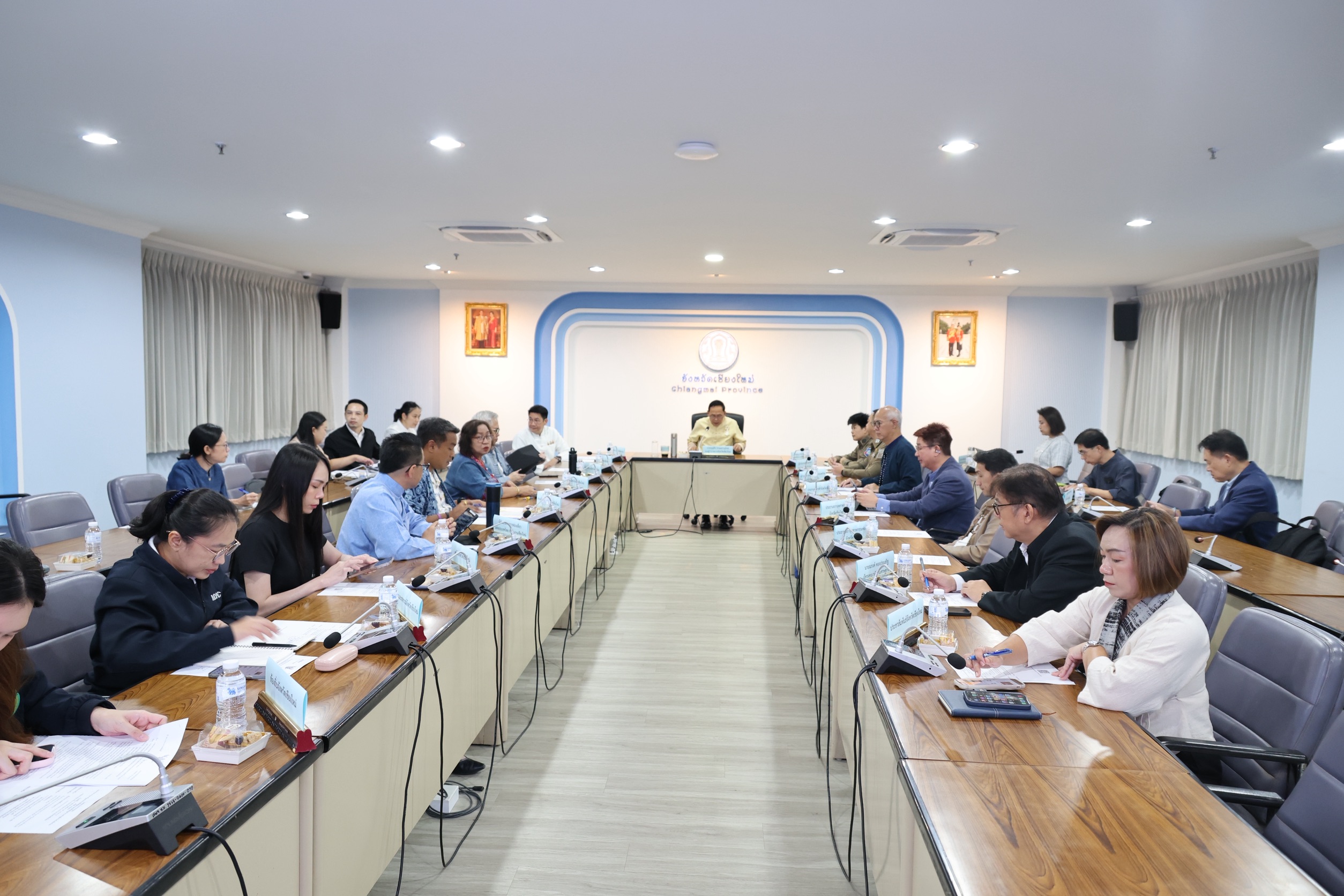 เชียงใหม่ติดตามสถานการณ์เศรษฐกิจและท่องเที่ยวปลายปี คาดไตรมาส 4 จะขยายตัวได้เล็กน้อย  ขณะที่ยอดนักท่องเที่ยวสะสมกว่า 8.6 ล้านคน พร้อมเร่งสร้างความเชื่อมั่นรับเทศกาลยี่เป็ง .